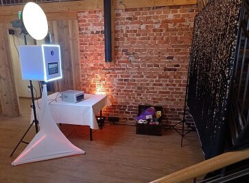 Unsere mobile Fotobox für Hochzeiten – Individuelle Hintergründe & unvergessliche Erinnerungen für Gäste