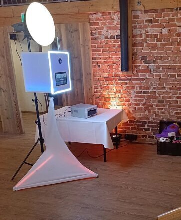 Unsere mobile Fotobox für Hochzeiten – Individuelle Hintergründe & unvergessliche Erinnerungen für Gäste