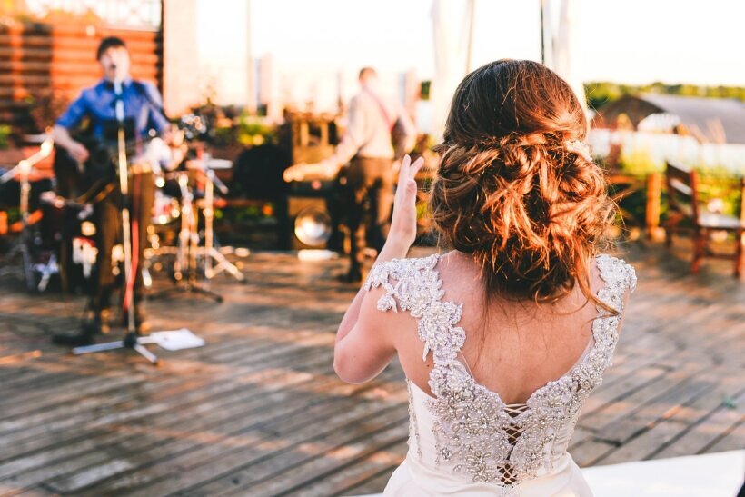 DJ für russische Hochzeit bei einer festlichen Feier mit traditioneller Stimmung und passender Musik