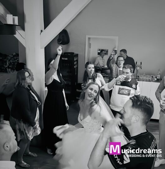 Brautpaar beim Hochzeitstanz in Bünde
