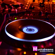 DJ-Controller Detail – Hochzeitsmusik in Bünde Nahaufnahme eines DJ-Controllers bei einer Hochzeit in Bünde – professionelle Musik- und Lichtsteuerung für die perfekte Feier.