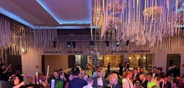 Hochzeits DJ in Hille bei einer stimmungsvollen Feier mit 200 Gästen auf der Hochzeit
