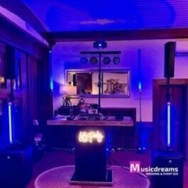 Premium DJ-Setup für Hochzeiten – Ambientebeleuchtung & professionelle Technik für stilvolle Events