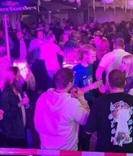 Malle Party mit DJ – volle Tanzfläche und ausgelassene Stimmung