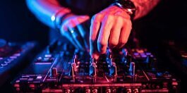 Flexible DJ-Event-Pakete – maßgeschneiderte Musik-, Licht- und Techniklösungen für Hochzeiten, Firmenfeiern