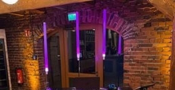 Elegante Sounds für Galas, lässige Lounge-Musik oder mitreißende Party-Beats – für deine Business-Events gibt’s die perfekte musikalische Begleitung.