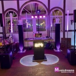 Edles Hochzeits-DJ-Paket in Enger mit Ambientelicht und stilvollen Spotlights für eine besondere Stimmung.