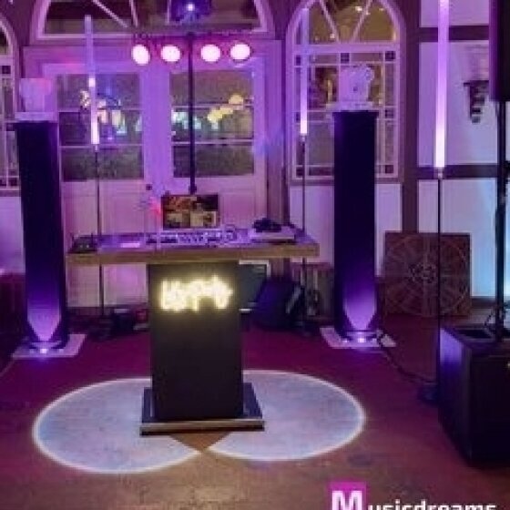 Edles Hochzeits-DJ-Paket in Enger mit Ambientelicht und stilvollen Spotlights für eine besondere Stimmung.