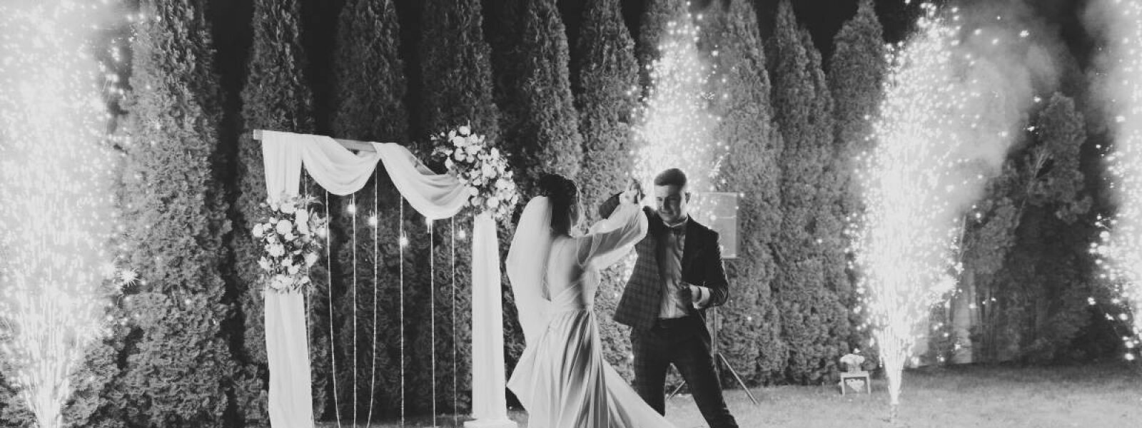 Hochzeits-DJ in OWL – Brautpaar beim Eröffnungstanz mit Musicdreams