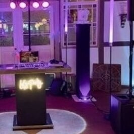 Edles Hochzeits-DJ-Paket in Gütersloh mit Ambientelicht und stilvollen Spotlights für eine besondere Stimmung.