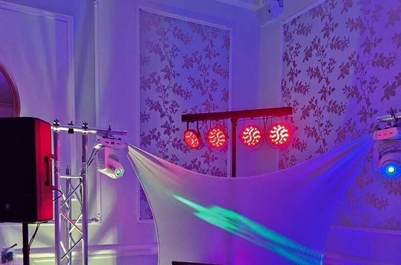 DJ aus Minden mit mobiler Ausrüstung, ideal für Outdoor-Partys und Sommerfeste.