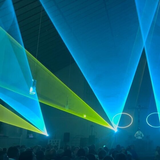 Lasershow auf einem Vereinsfest als Inspiration für eine unvergessliche Lasershow zur Hochzeit