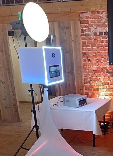 Unsere mobile Fotobox für Hochzeiten – Individuelle Hintergründe & unvergessliche Erinnerungen für Gäste