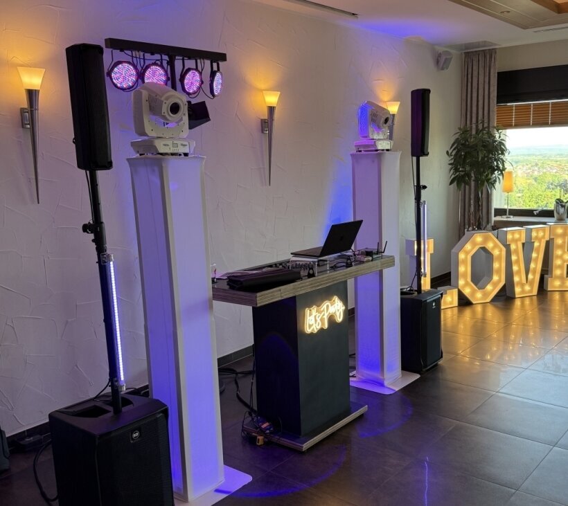 Hochzeit in der Wiehentherme – stilvolle Hochzeitslocation mit festlicher Dekoration Hochzeit in der Wiehentherme – stilvolle Hochzeitslocation mit festlicher Dekoration