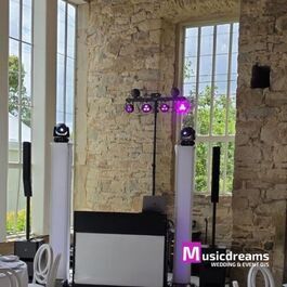 DJ Melle legt auf einer Hochzeit im Gut Ostenwalde in Melle auf und schafft mit Musicdreams die perfekte Stimmung für den besonderen Tag.