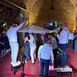 Schleiertanz in Rinteln mit stimmungsvoller Begleitung von DJ Rinteln