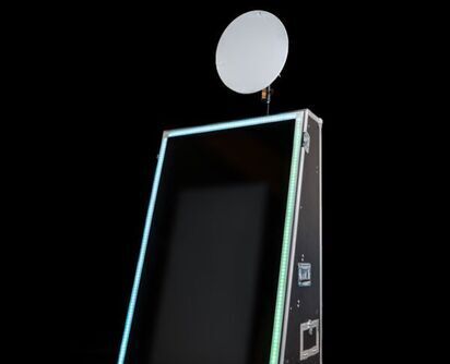 Interaktiver Magic Mirror Fotospiegel mit beleuchtetem Rahmen