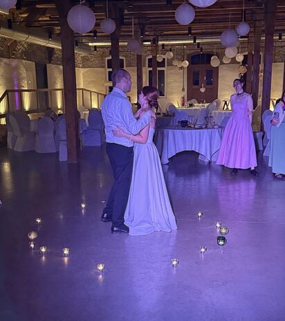 Brautpaar beim Hochzeitstanz auf einer Hochzeit in Bielefeld